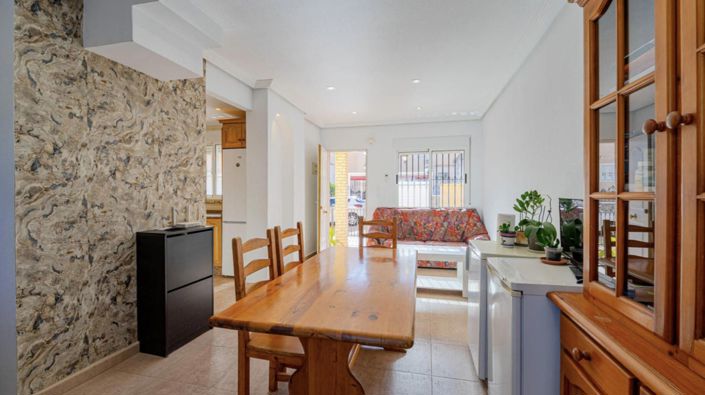 Image No.4-2 Bed House for sale