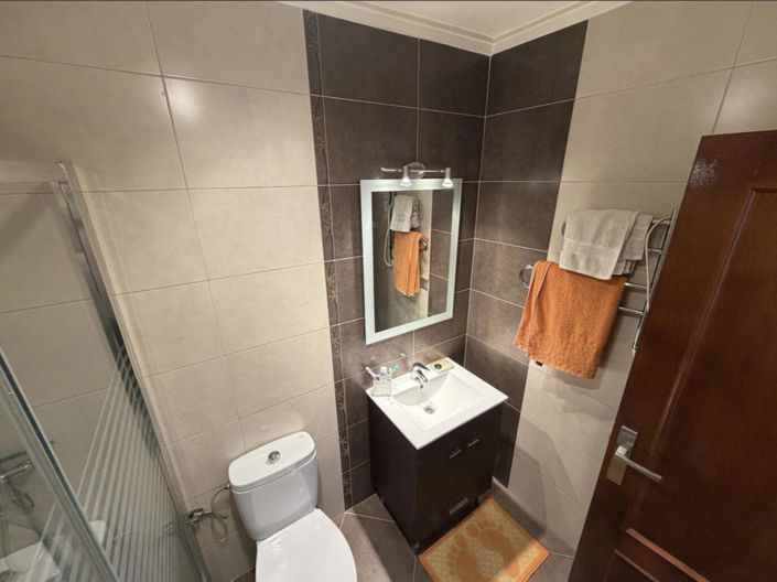 Image No.11-2 Bed House for sale