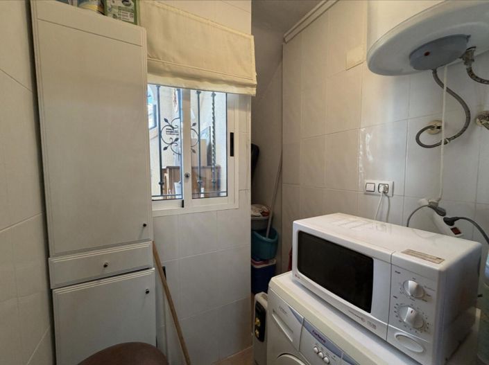 Image No.8-2 Bed House for sale