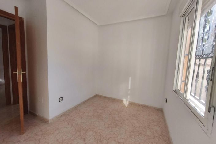 Image No.14-3 Bed House for sale