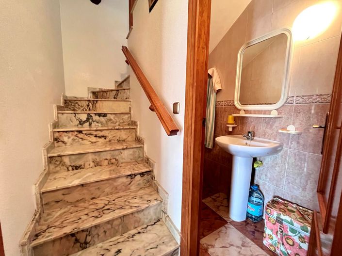 Image No.18-3 Bed House for sale