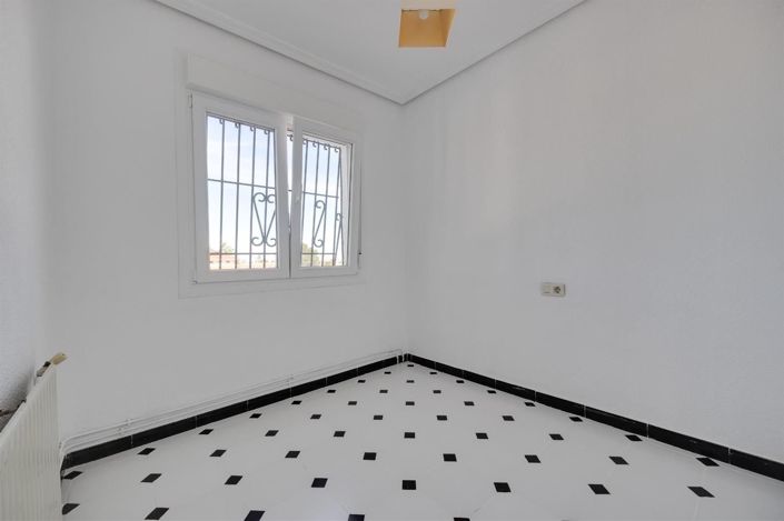 Image No.14-3 Bed House for sale