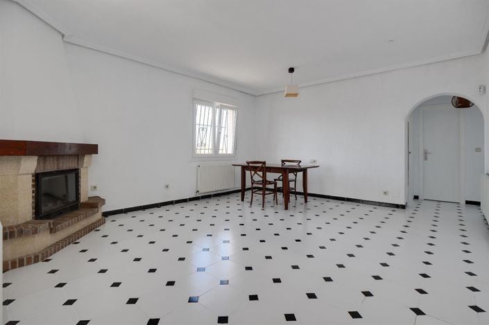 Image No.2-3 Bed House for sale