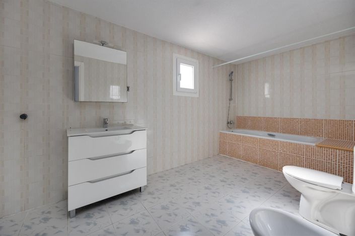 Image No.25-3 Bed House for sale