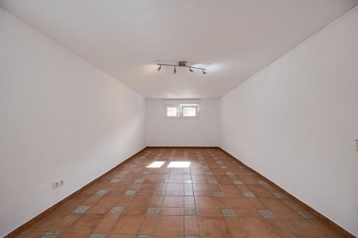 Image No.26-3 Bed House for sale