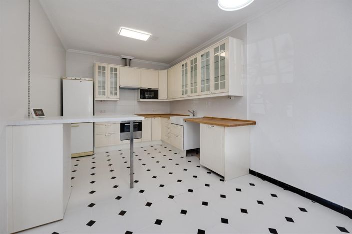 Image No.7-3 Bed House for sale