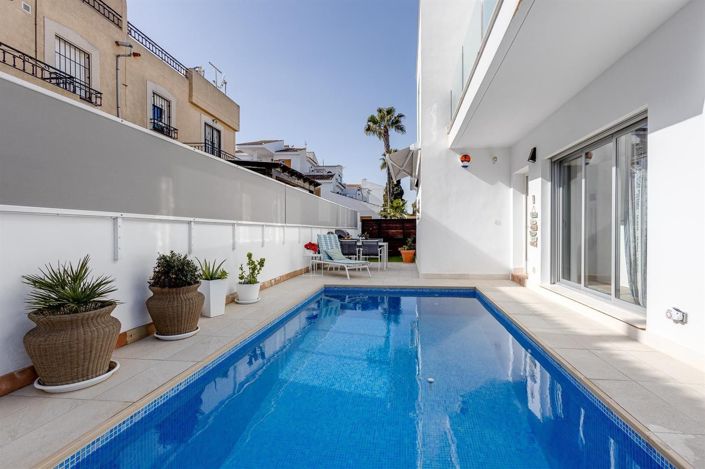 Image No.2-3 Bed Villa for sale