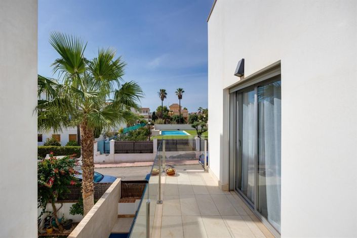 Image No.39-3 Bed Villa for sale