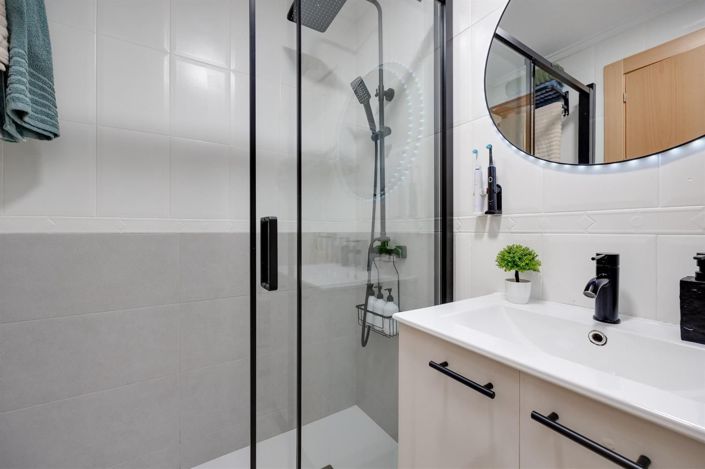 Image No.22-2 Bed Bungalow for sale