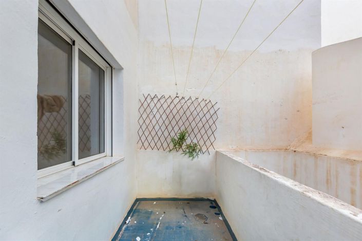 Image No.18-3 Bed Apartment for sale