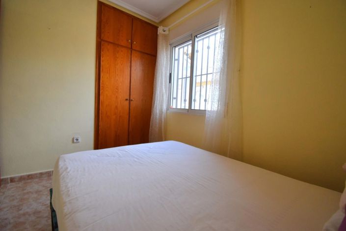 Image No.11-2 Bed House for sale