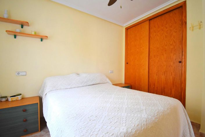 Image No.9-2 Bed House for sale