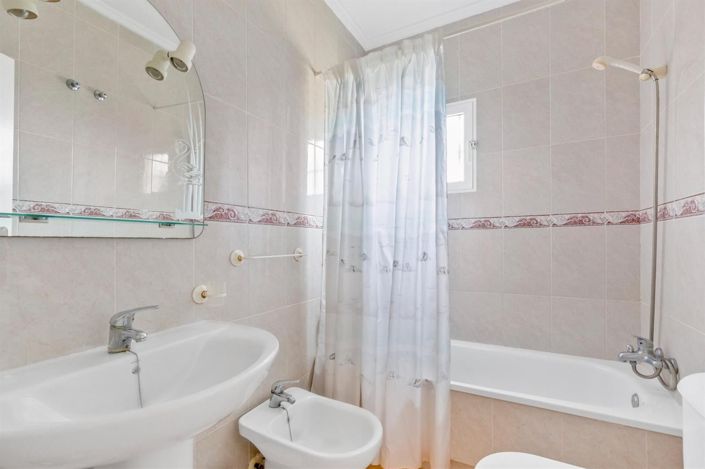 Image No.16-2 Bed Bungalow for sale