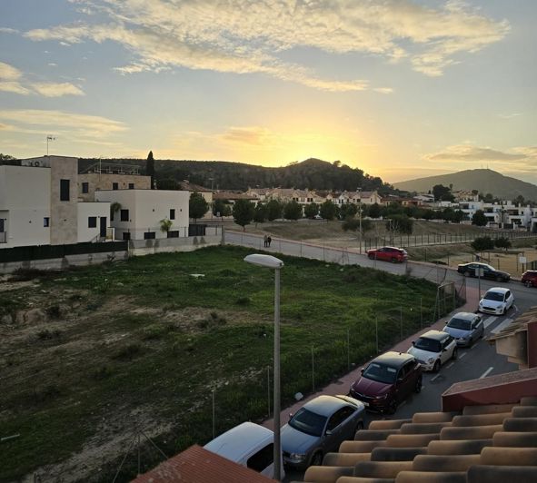 Image No.10-3 Bed House for sale