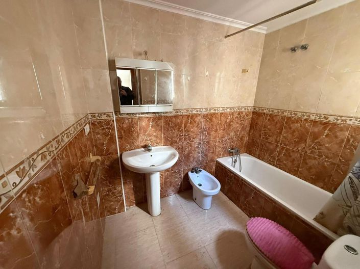 Image No.15-2 Bed House for sale