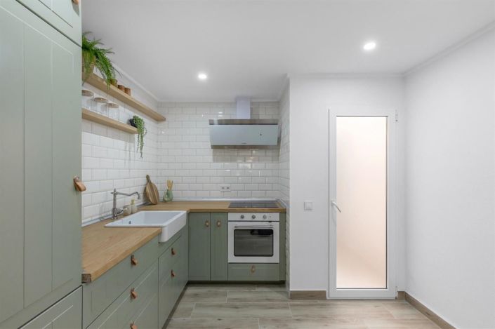 Image No.8-3 Bed House for sale