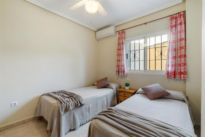 Image No.12-3 Bed House for sale