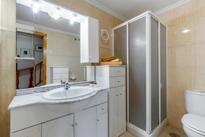 Image No.13-3 Bed House for sale