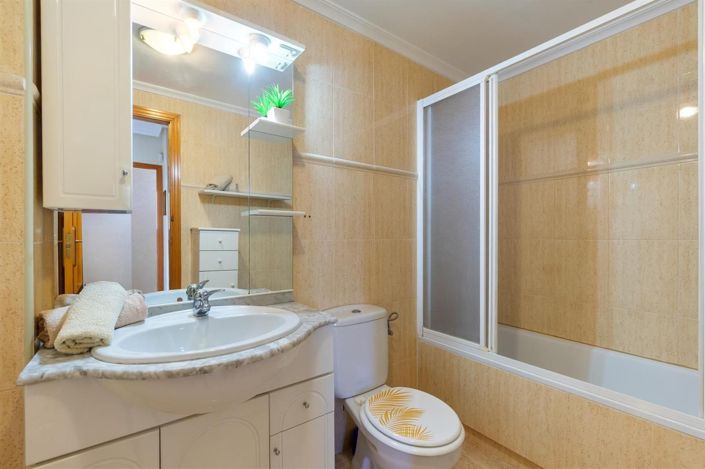 Image No.18-3 Bed House for sale