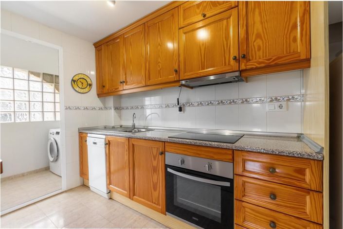 Image No.9-3 Bed House for sale