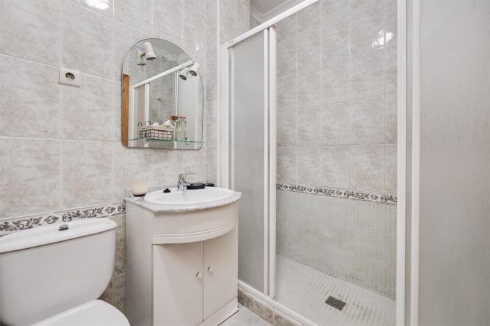 Image No.20-2 Bed Apartment for sale