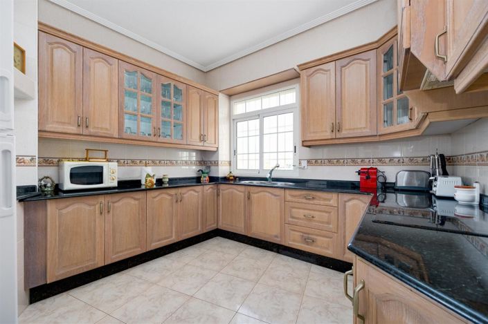 Image No.12-4 Bed Apartment for sale