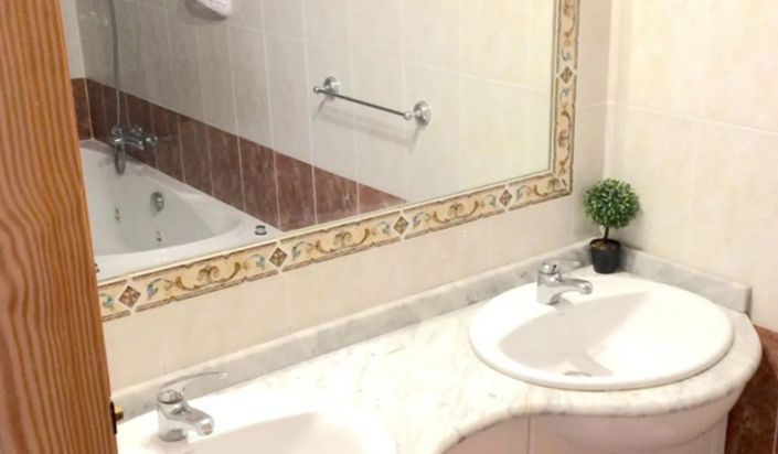 Image No.8-3 Bed House for sale