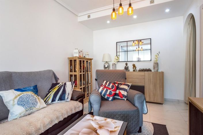 Image No.10-2 Bed House for sale