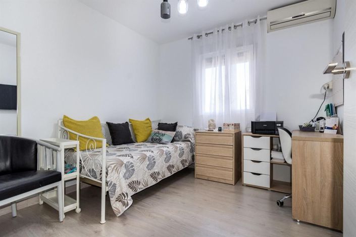 Image No.18-2 Bed House for sale