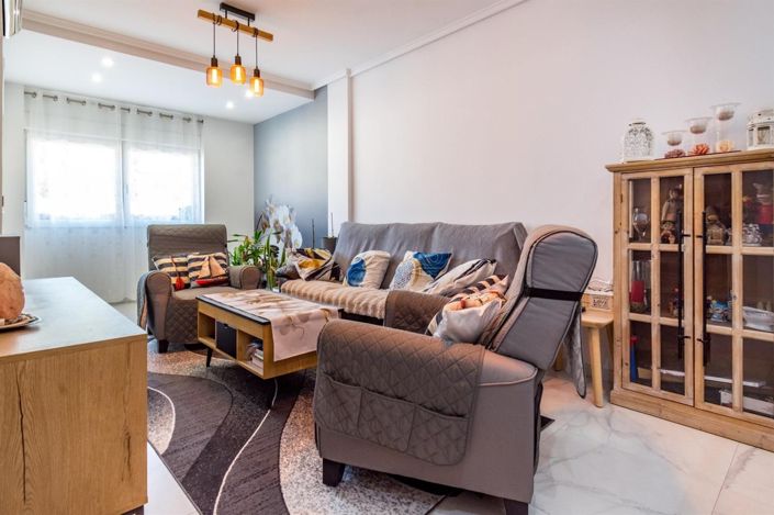 Image No.4-2 Bed House for sale