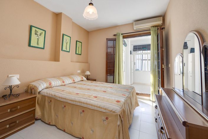 Image No.25-2 Bed Bungalow for sale