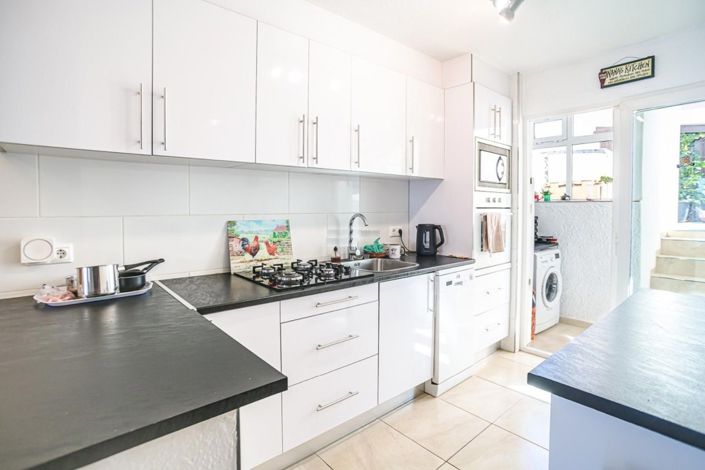 Image No.10-3 Bed House for sale