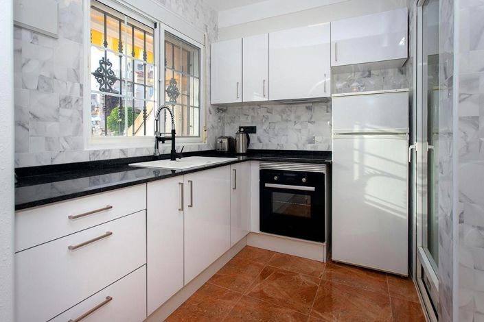 Image No.11-2 Bed House for sale