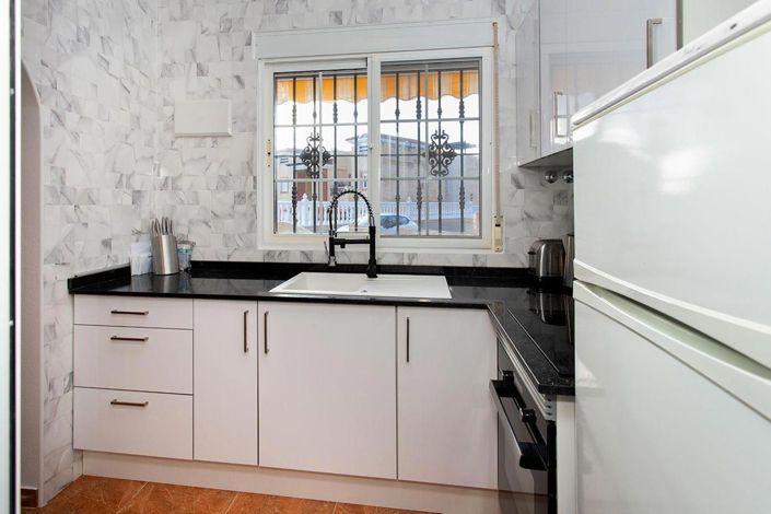 Image No.13-2 Bed House for sale