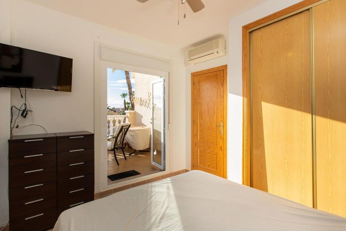 Image No.18-2 Bed House for sale