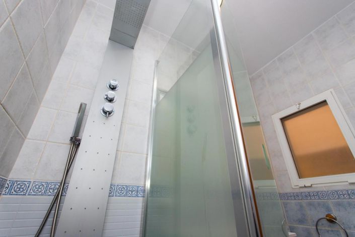 Image No.25-2 Bed House for sale