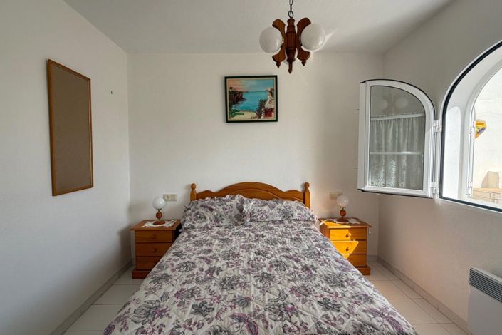 Image No.32-2 Bed House for sale