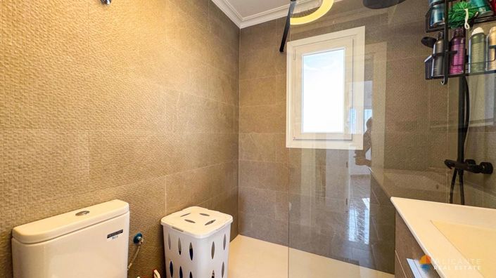 Image No.12-2 Bed House for sale