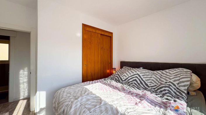 Image No.16-2 Bed House for sale