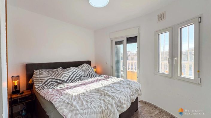 Image No.18-2 Bed House for sale