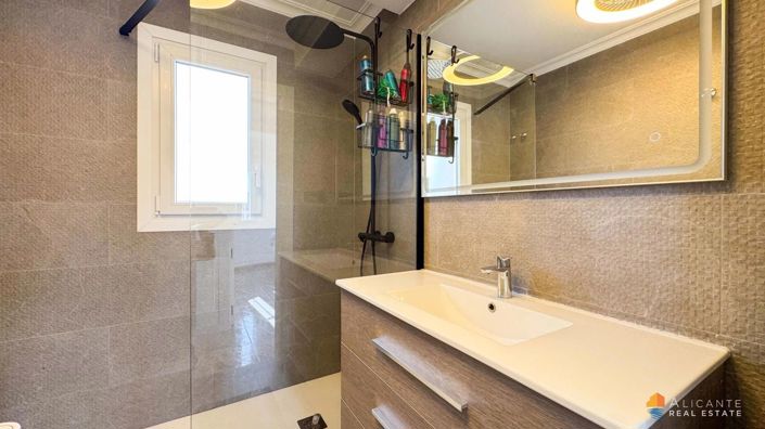 Image No.4-2 Bed House for sale