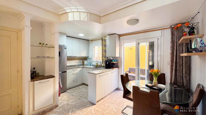 Image No.6-2 Bed House for sale