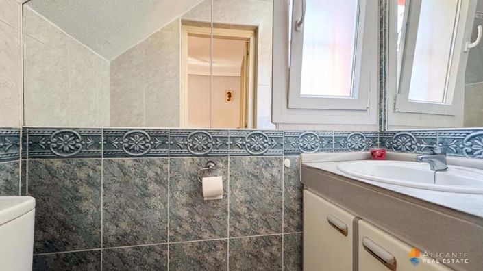 Image No.8-2 Bed House for sale