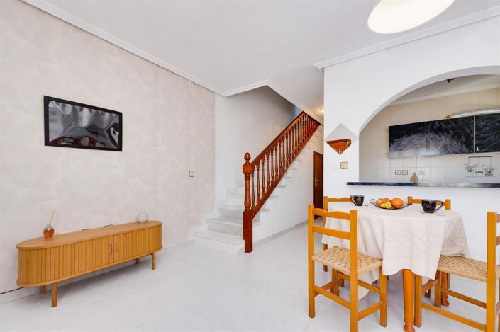 Image No.20-4 Bed House for sale