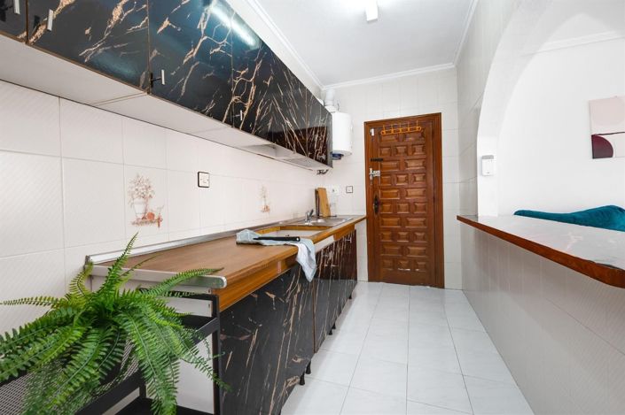 Image No.4-4 Bed House for sale