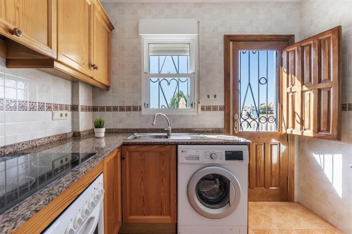 Image No.10-3 Bed House for sale