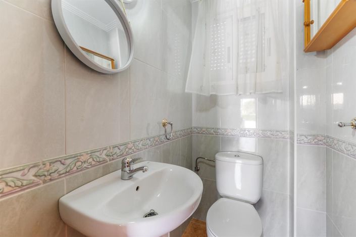 Image No.11-3 Bed House for sale