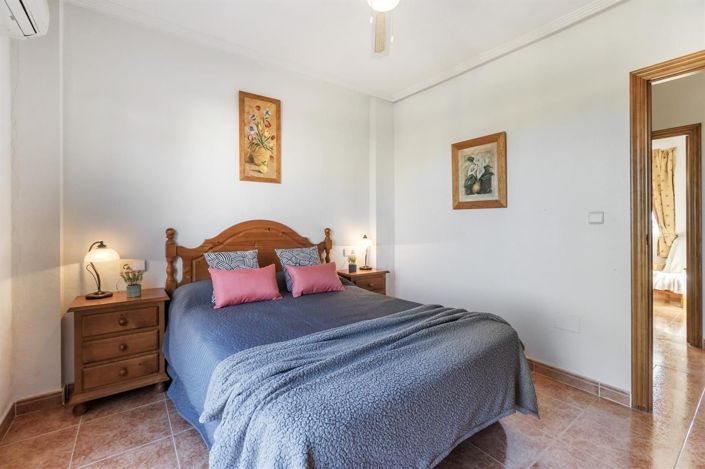 Image No.13-3 Bed House for sale