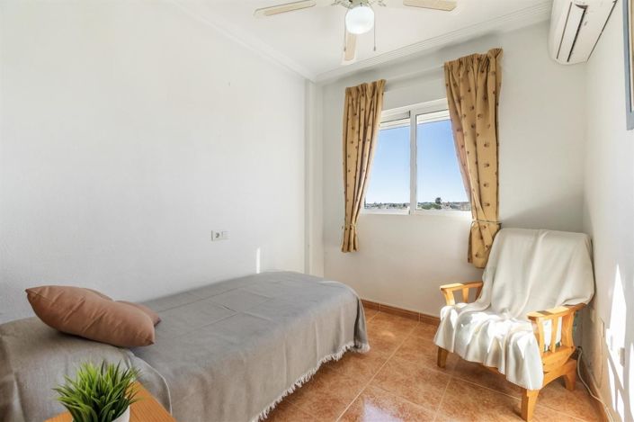 Image No.15-3 Bed House for sale