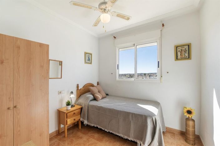 Image No.21-3 Bed House for sale